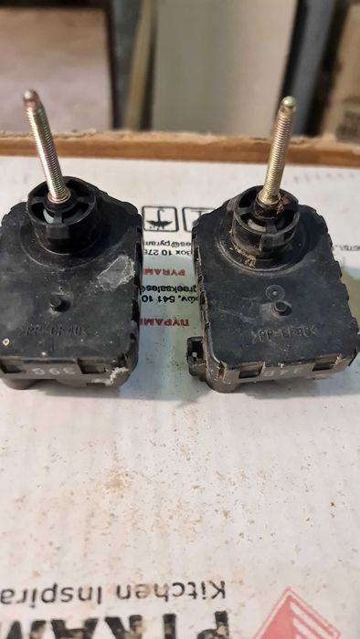 Фар от Тойота Авенсис 2003г. гр. Бургас Център • OLX.bg