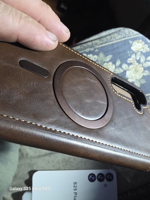 Vând husa din piele naturala pentru Samsung galaxy s25 plus