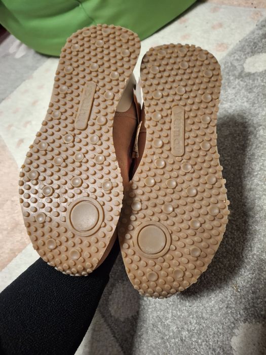 Adidasi noi cu eticheta marimea 36