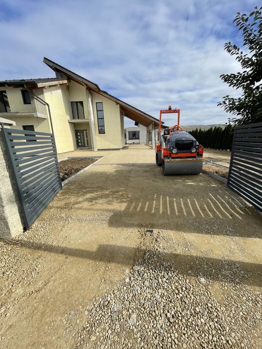 Excavator, vola, cilindru, camion cu macara 7,5T de închiriat