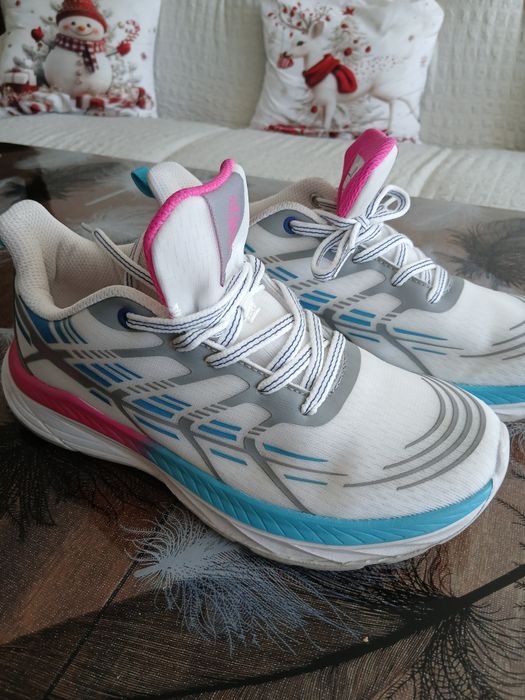 Дамски маратонки на Адмирал. Без забележки