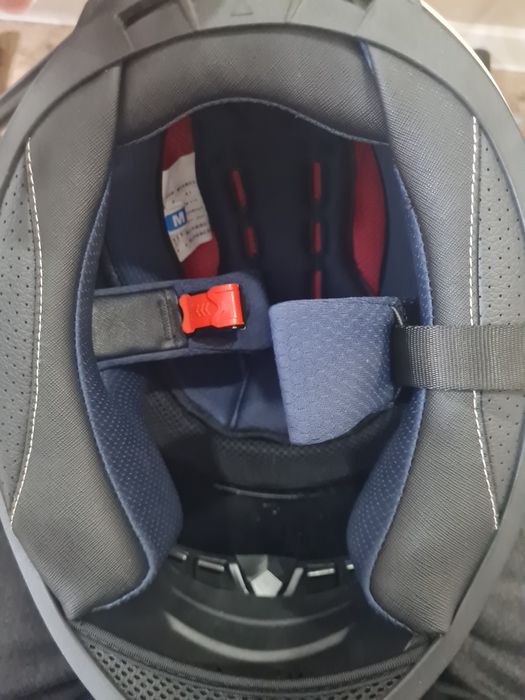 Продаю мотошлем состояние новое