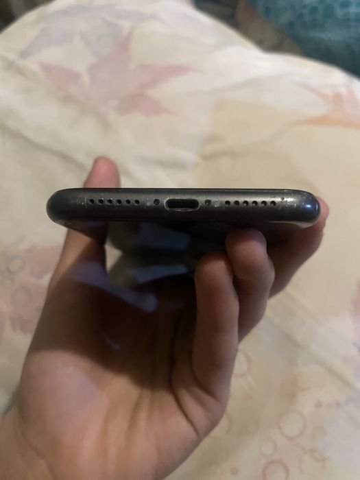 Продам Iphone 11 айфон 11