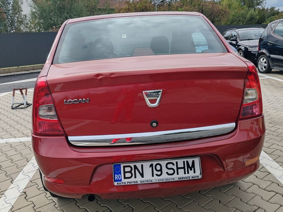 Vând Dacia Logan