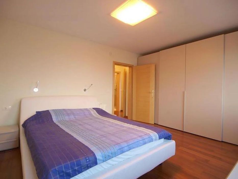 Тристаен апартамент в Люлин 10