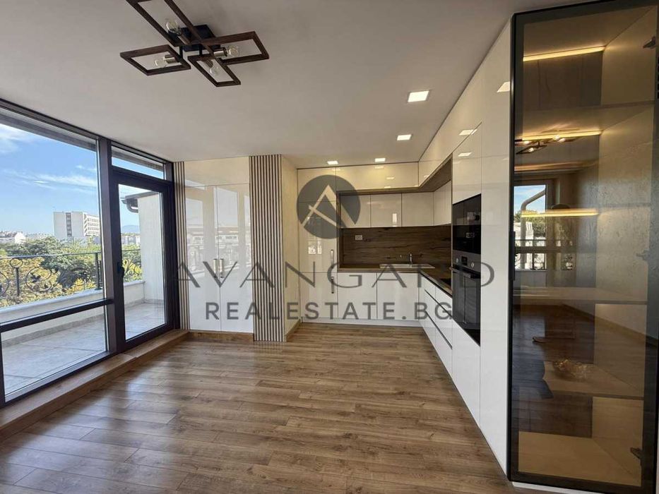 Продава се Тристаен апартамент в Пловдив, Център - 116 кв.м за 2630 €/кв.м - Снимка #2