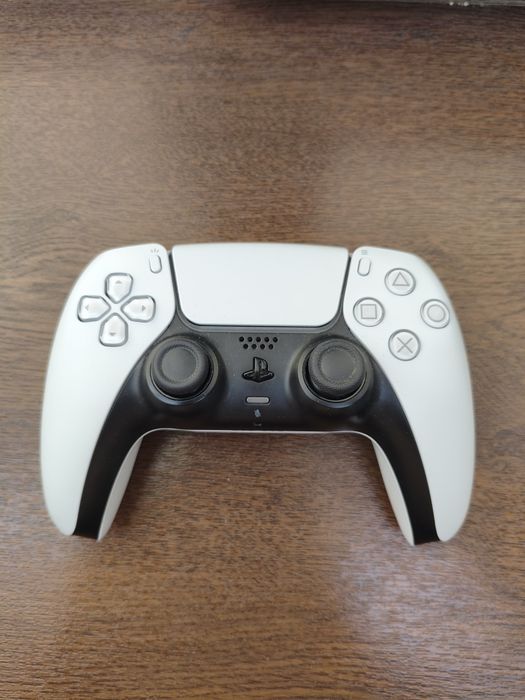 Продам 3 игры для PS5 и геймпад