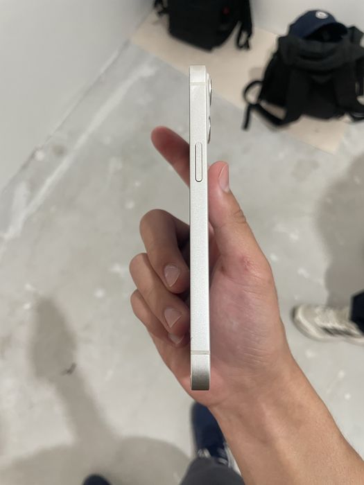 Продаю Iphone 13