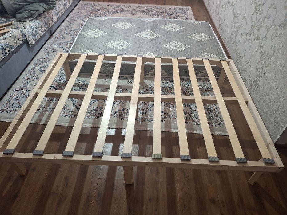 Кровать матрасом хорошим состояние
