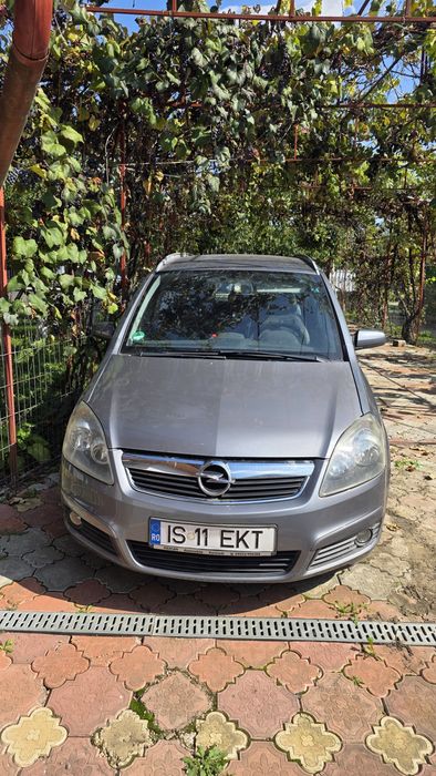Vând Opel Zafira