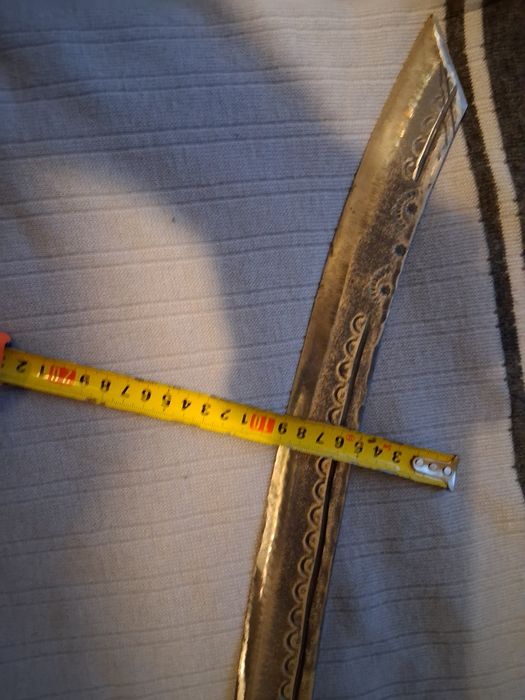 Продавам наж голям