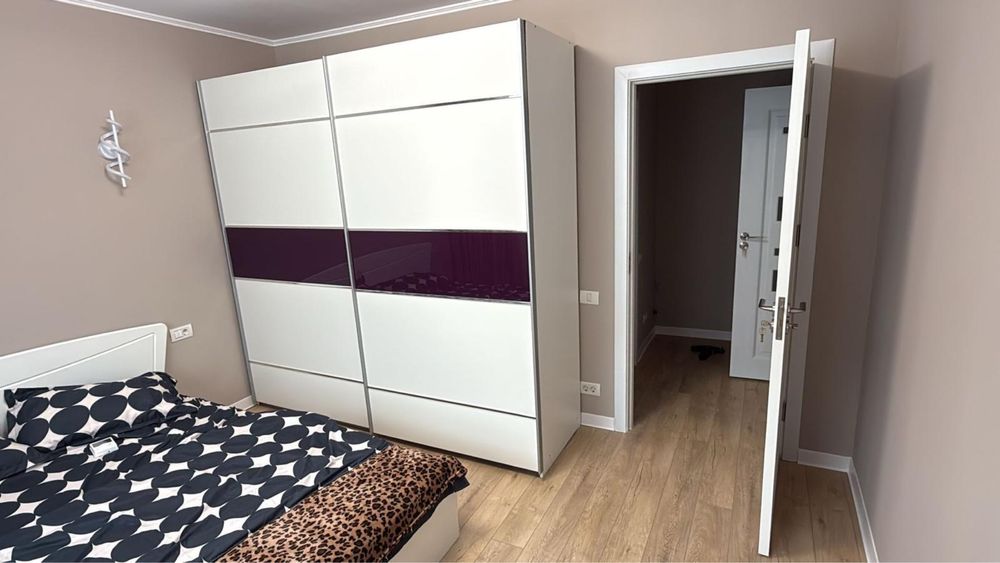 Vând apartament 3 camere Podgoria