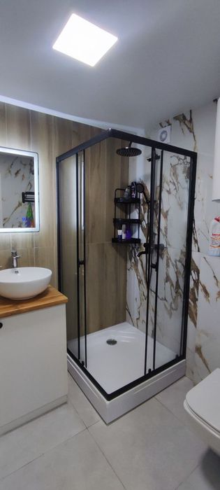 Сборка душевых кабин