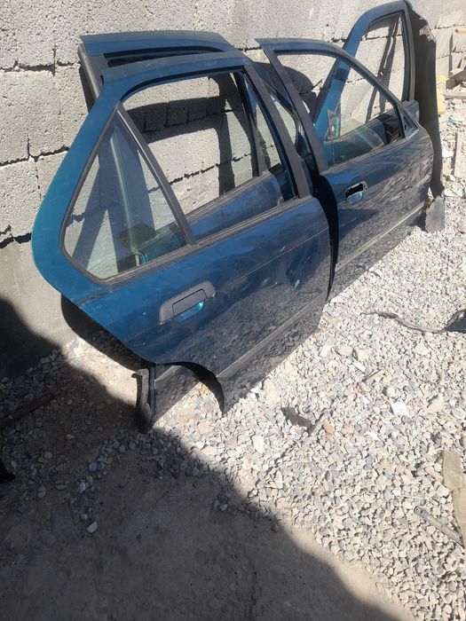Дверь на BMW e36  седан универсал компакт купе