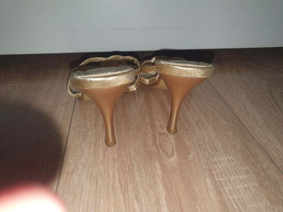 Сандали на ток PrettyFit