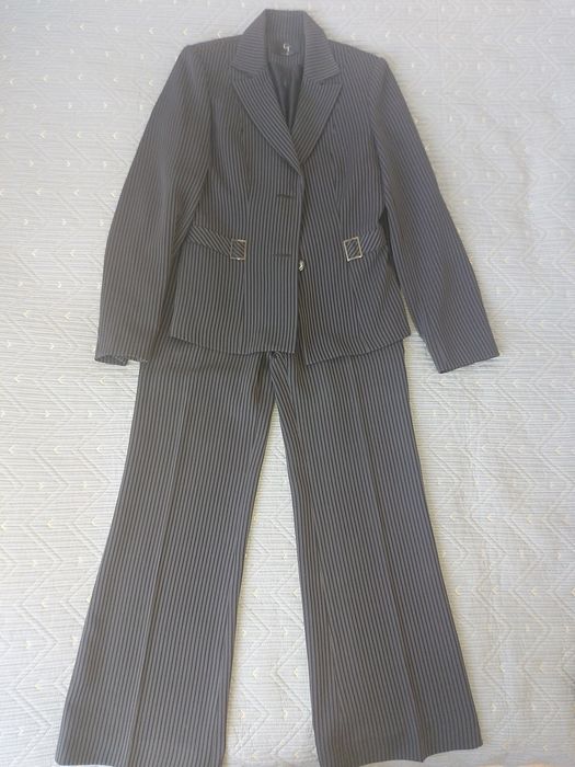 Продам костюм женский