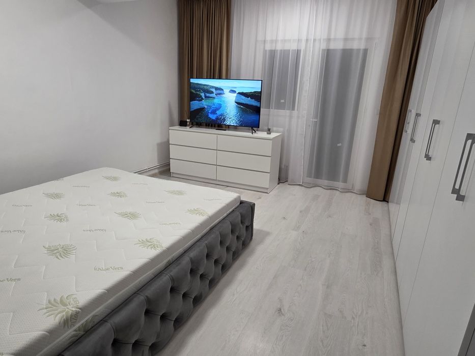 Garsonieră de închiriat – bloc nou, complet mobilată și utilată