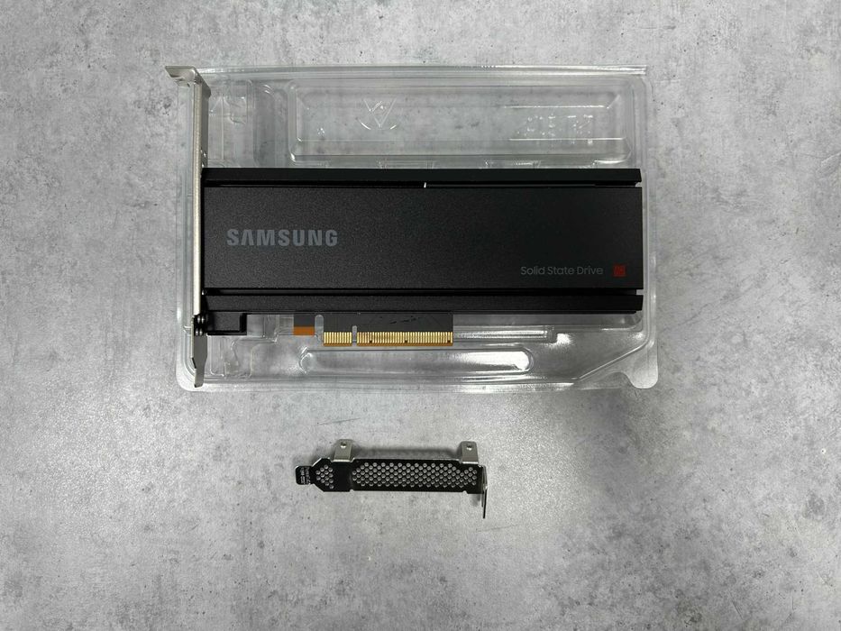 Серверный SSD NVMe накопитель Samsung PM1735 3,2TB PCIe