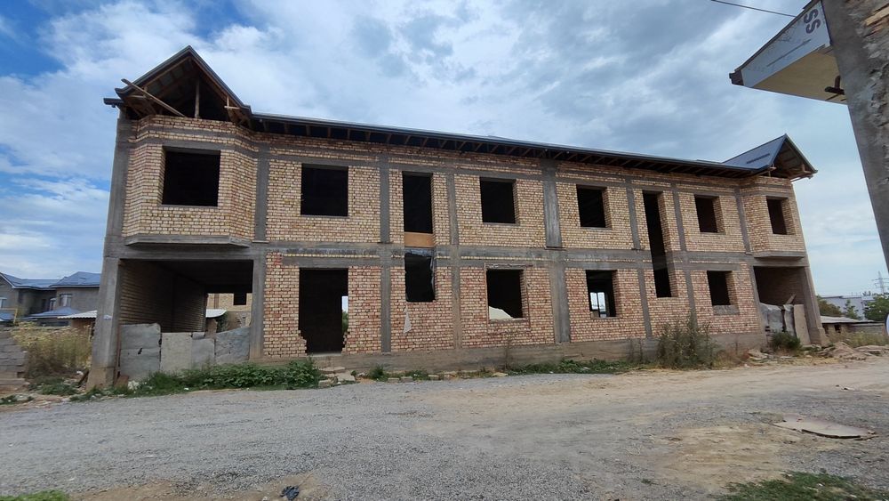 Uy sotiladi karobka holatida 2 ta bir xil qilib qurilgan egzak uyla