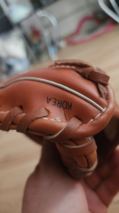 Manusa baseball pentru mana stanga