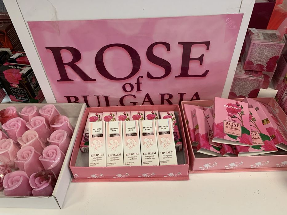 Цветя изработени с глицеринов ароматен сапун и Българска роза