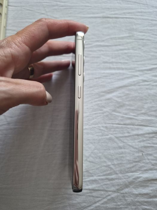 Много запазен телефон Samsung  S23