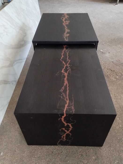 Холни масички от иголистен материал и епоксидна смола