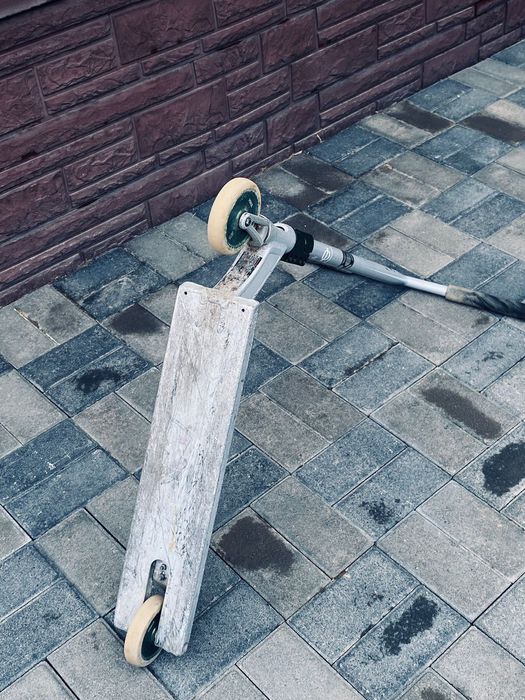 Срочно продам трюковый самокат