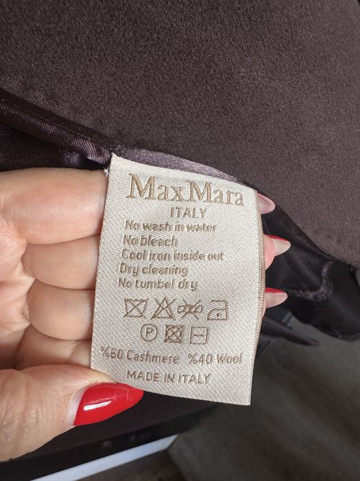 Палто на Max Mara в модерния за сезона кафяв цвят