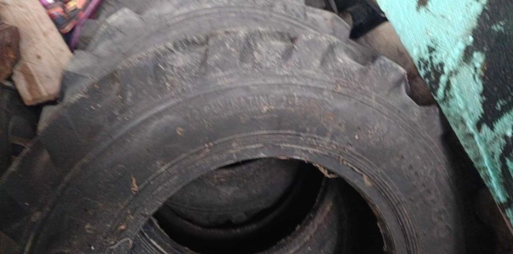 Гуми 5 бр. За камион/ багер/ трактор