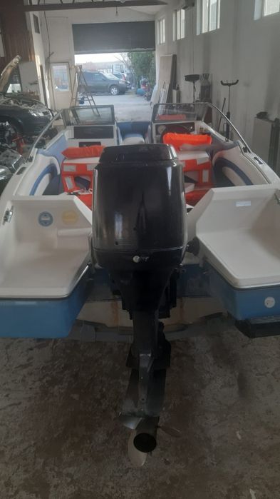 Vând barcă Bayliner