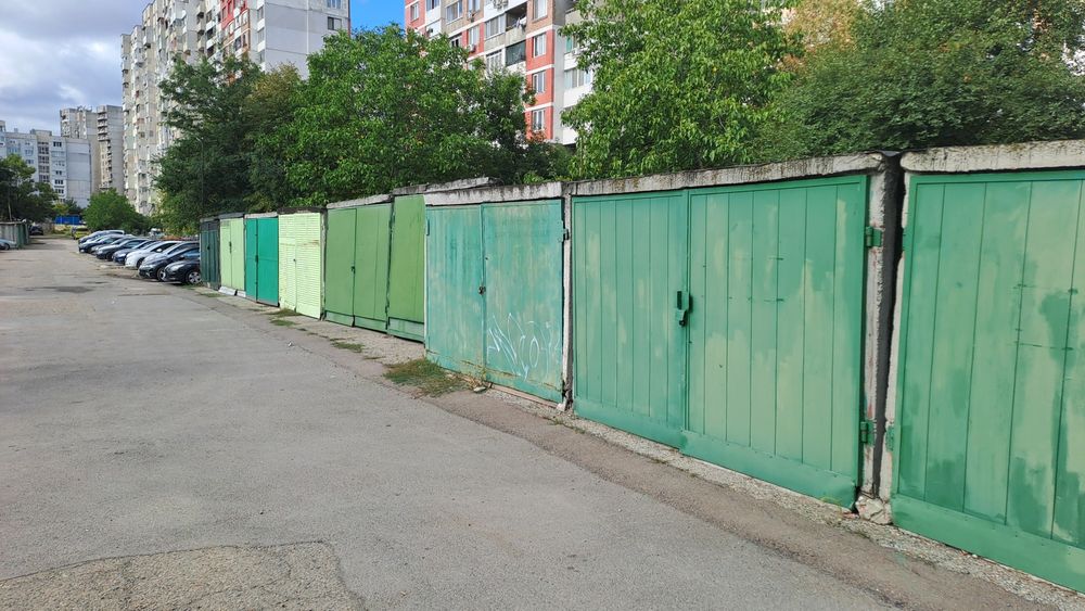 Гаражна клетка, бетонна с метална врата
