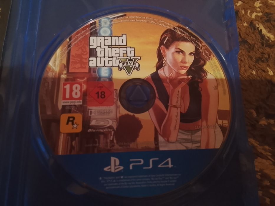 Vând PS4 slim in stare foarte buna