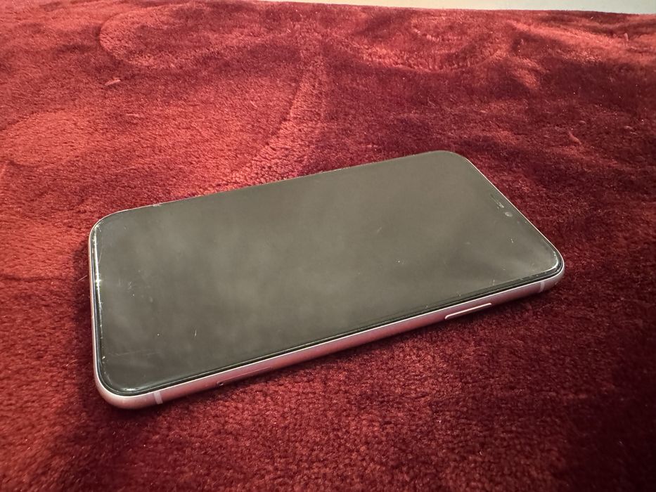 iphone 11 лилав 125 като нов