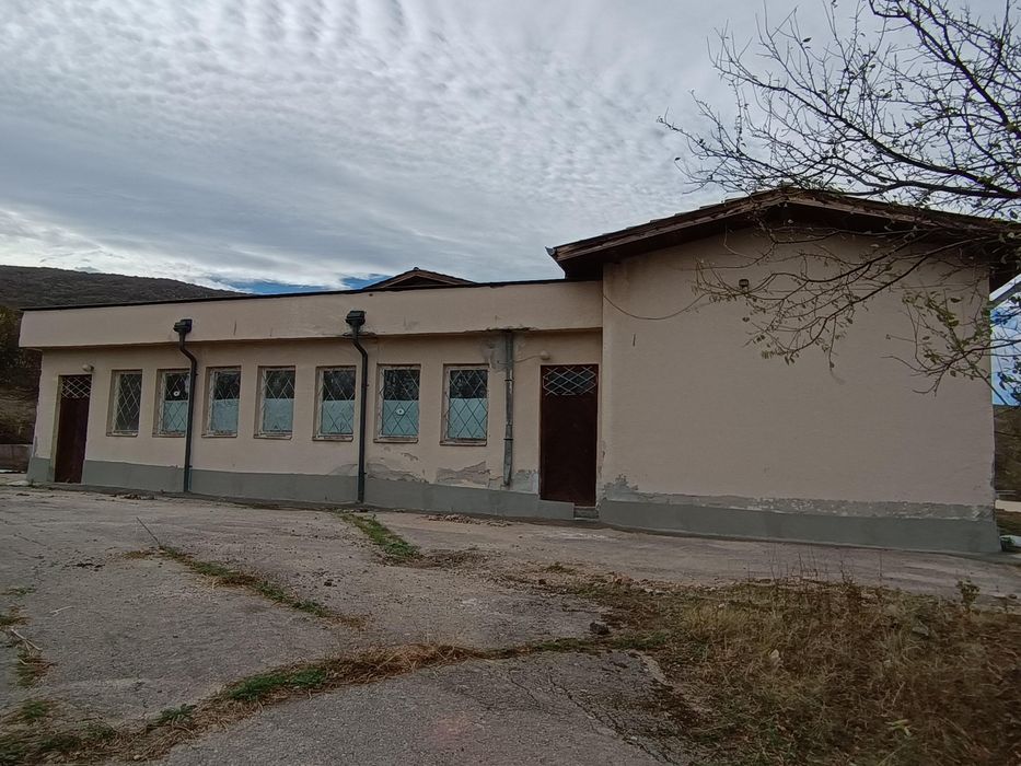 Продава се Магазин в с. Кленовик, Област Перник - 718 кв.м за 418 €/кв.м - Снимка #10