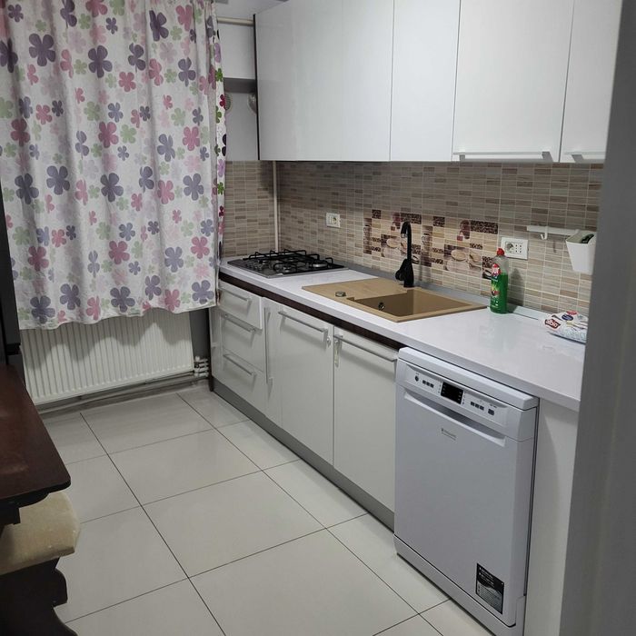 Vand apartament cu 3 camere in Medgidia