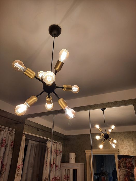 Л  ю  с  т  р  а