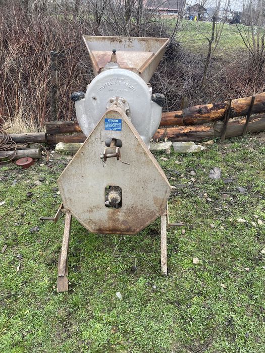 Vand moara dupa tractor .