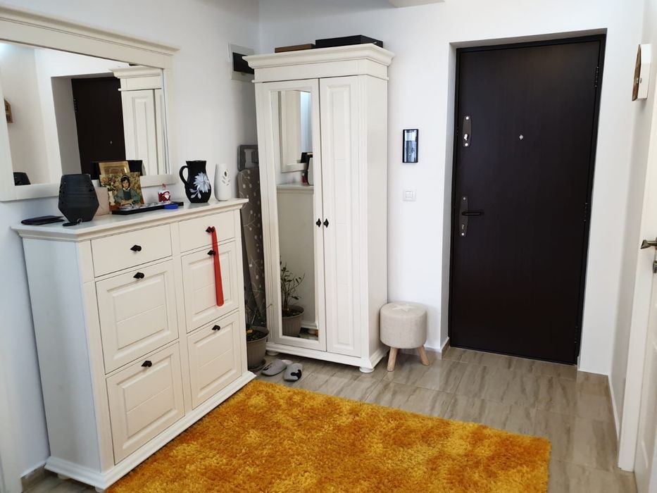 Apartamemt 3 camere vedere la lac 70 metri