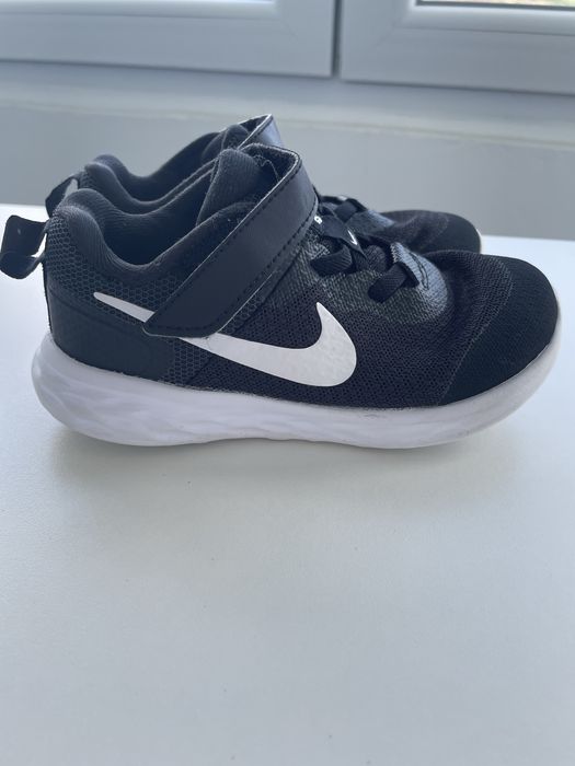 Маратонки nike 27 номер