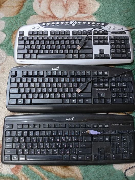 Продам клавиатуру Genius ps/2