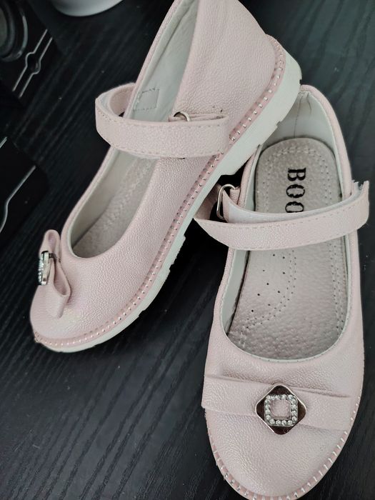 Pantofi roz nr 28