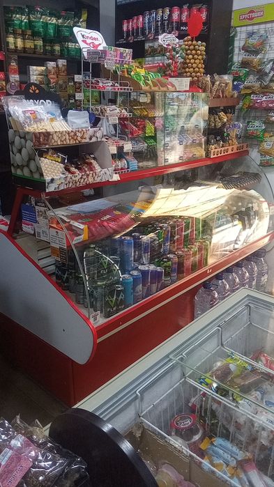 Сотиладиган витринный холодильник бор