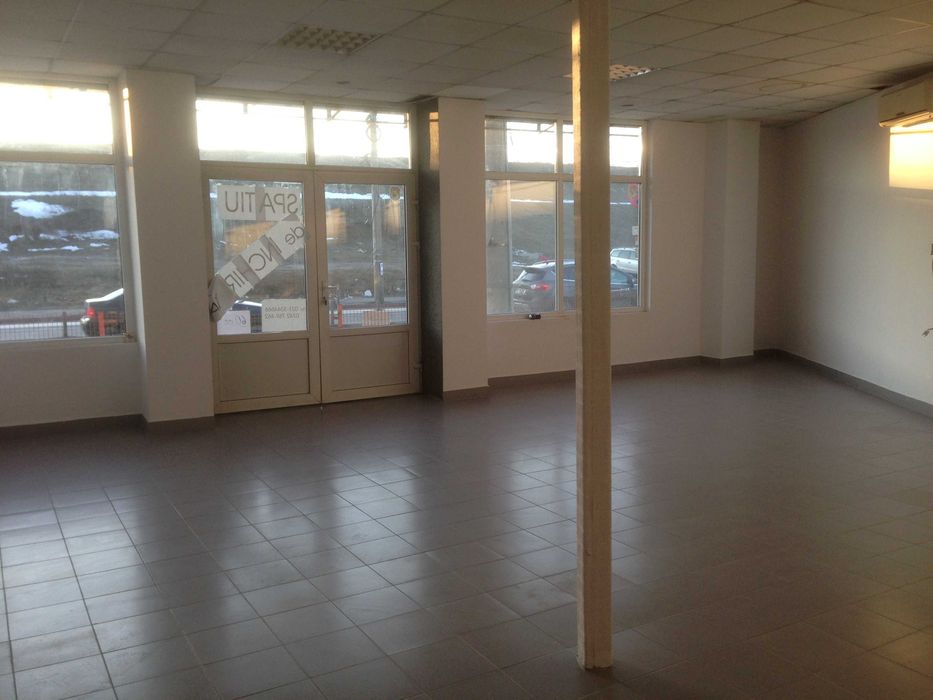 Spatiu stradal 60 mp de INCHIRIAT