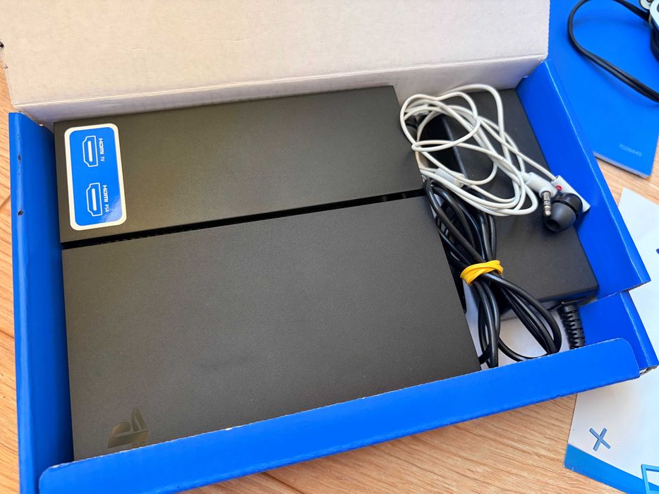 PS 4 VR комплект + камера + 2 Move контролера + игра PlayStation