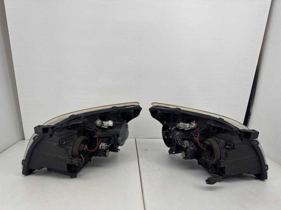 Faruri Toyota Avensis II T25 2003-2009 far dreapta far stanga cu lupa