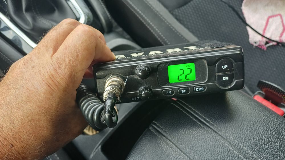 Statie CB Avanti  cu suport magnetic si antena de 1,70