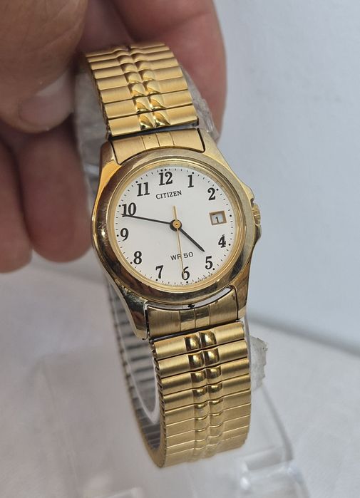 Ceas de dama Citizen cu Quartz, carcasă si bratara din oțel inoxidabil.