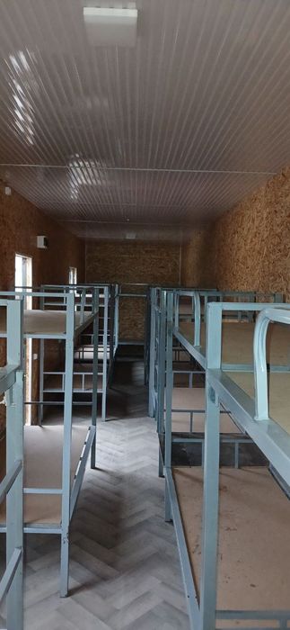12 metrli konteyner domik krovatlari bilan