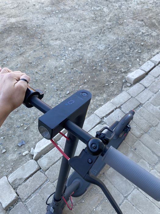 Самокат  Xiaomi Electric Scooter 4 Pro